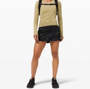 Lululemon Pace Rival Mid Rise Skirt Heritage 365 Camo Deep Coal Multi/Black SZ 4